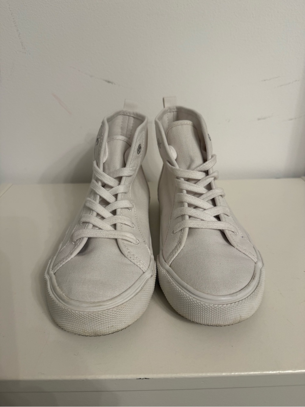 Kids Old Navy White High-Top Canvas Sneakers size 1